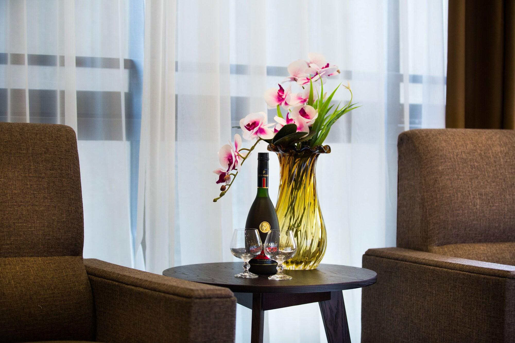 My Linh Hotel Ханой Экстерьер фото